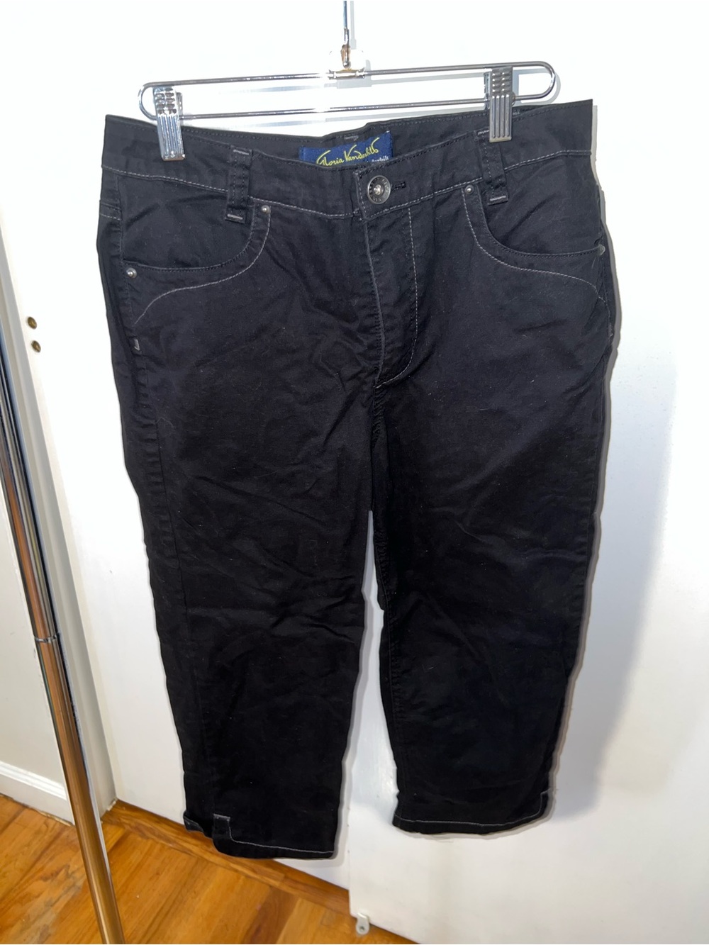 Gloria Vanderbilt Black Capris with Subtle Stitching